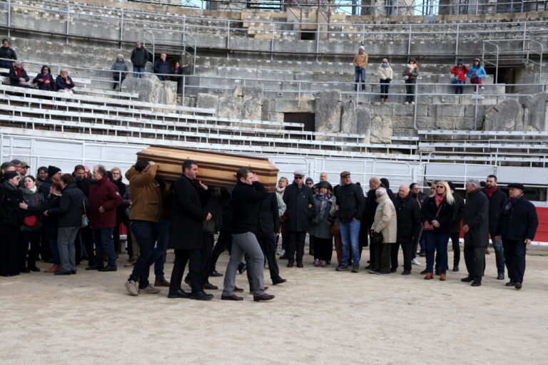 Arles fait ses derniers adieux au picador Michel Bouix