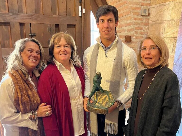 Diego García reçoit le prix de vainqueur de la Foire de San Sebastián de los Reyes