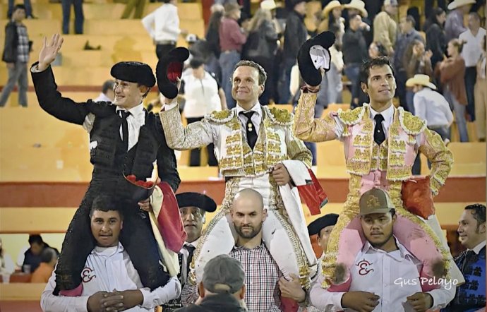 Ferrera, Francisco Martínez et El Galo triomphent contre la pluie à El Grullo