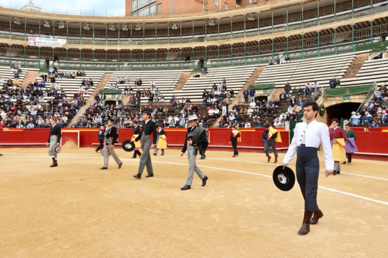 L'école valencienne ouvre la Foire des Fallas