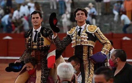 Luque et Roca Rey se rapprochent du combat ensemble à Séville