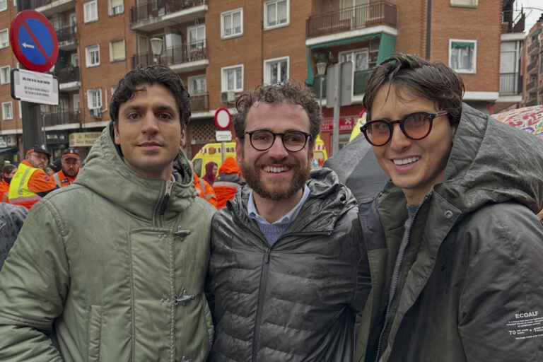 Roca Rey et l'influenceur Tomás Páramo, dans le premier « White Encierro » de Sanse