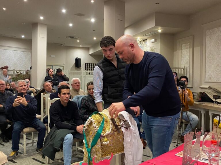 Le Club Taurin de Calahorra se remplit à nouveau avec une conférence sur les serveurs d'épées