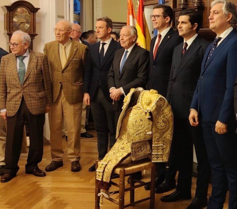 Morante, après avoir reçu la robe « rioja y oro » de vainqueur de San Isidro : « Je voudrais la faire débuter en… »