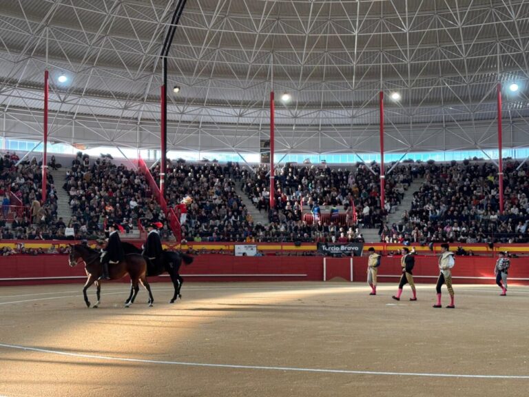 Pablo Aguado prend la troisième place cassée à Valdemorillo avec la cape