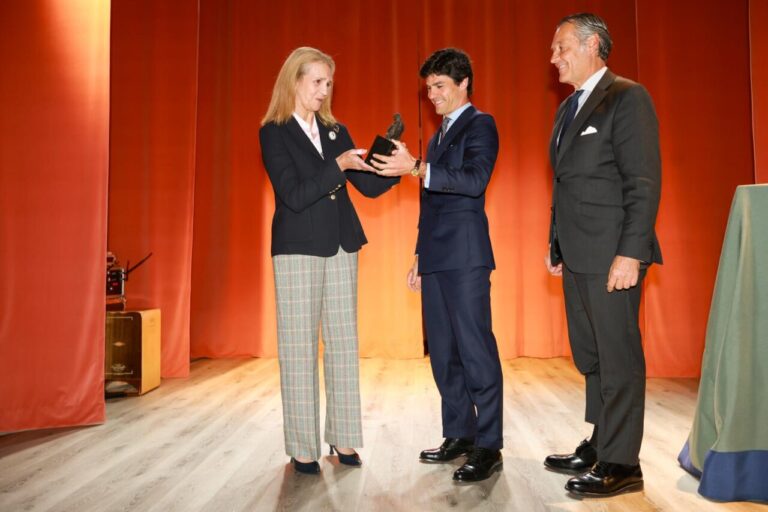 L'Infante Doña Elena reçoit le Prix pour la diffusion des valeurs de la tauromachie