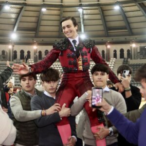 Rodrigo Villalón revendique ses terres, sur les épaules de Villena