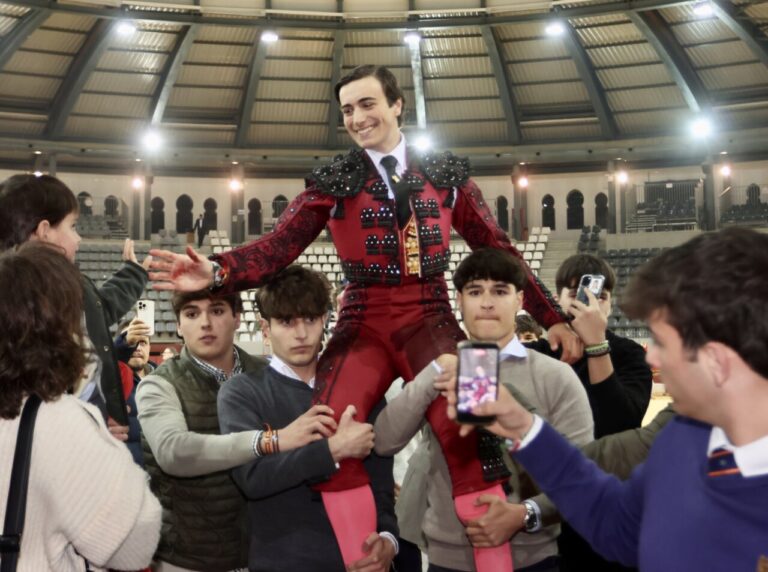 Rodrigo Villalón revendique ses terres, sur les épaules de Villena


