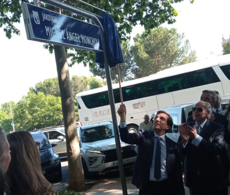 José Luis Martínez Almeida inaugure les « Jardins Miguel Ángel Moncholi » à Las Ventas