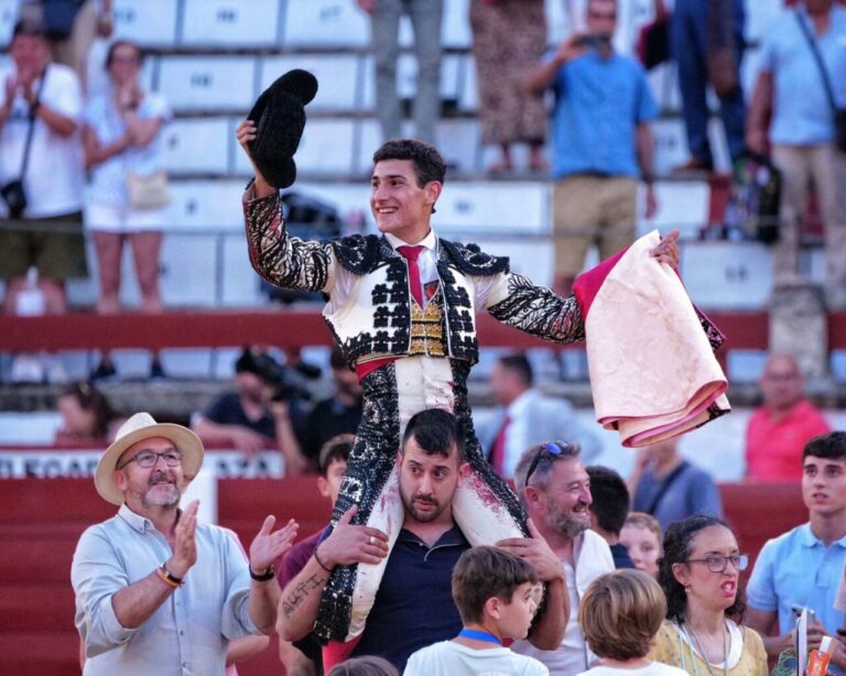 David Gutiérrez, vainqueur à trois oreilles à l'ouverture de Cáceres