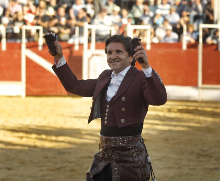 Plénière de Ventura, porte principale avec Rui Fernandes et Ferrer Martín ; triomphes de Cerrato, Torrejón, Cristian González…