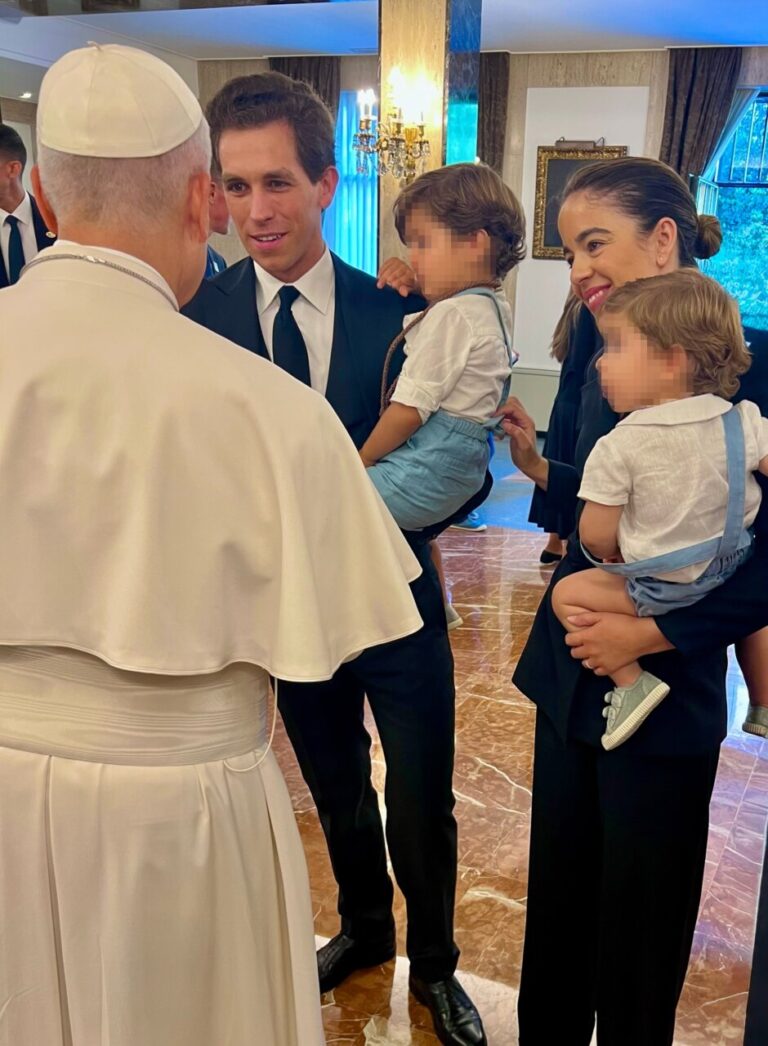 Ginés Martín reçoit la bénédiction du pape Léon XIV lors de sa dernière rencontre à Madrid