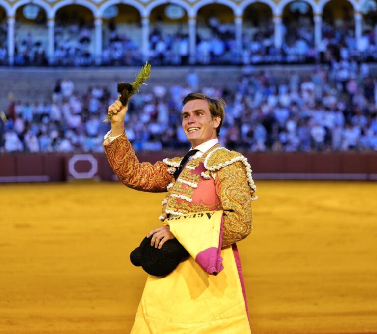 Oreilles pour Ignacio Sabater et Cristóbal De Lara dans la première promotion de Séville