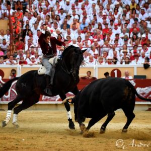 Andy Cartagena sécurise la grande porte de la chambre