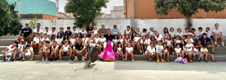 David Galván fait découvrir la tauromachie aux enfants d'Algésiras


