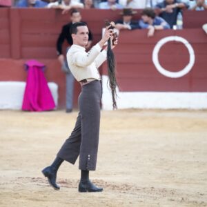 Huit oreilles et deux queues dans l'hommage émouvant à Ruiz Miguel à San Fernando