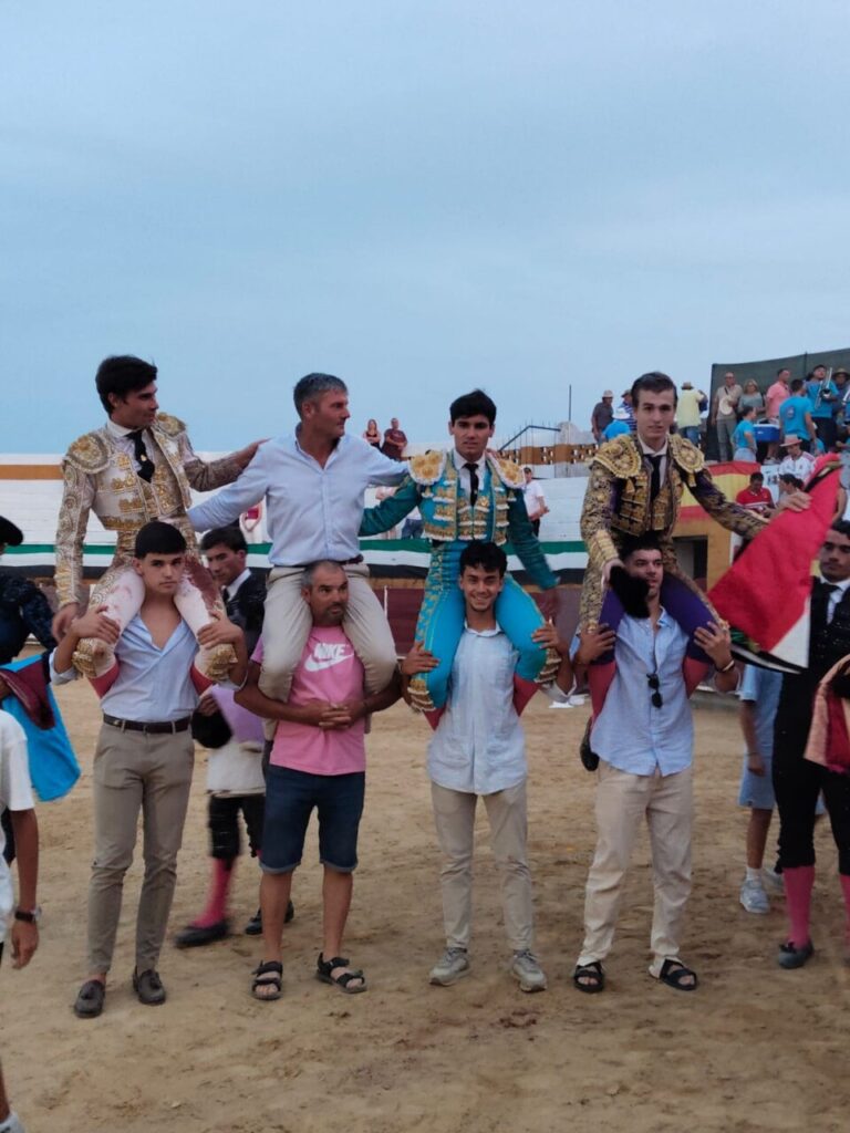 Torrijos se coupe la queue lors d'un sommet sur l'élevage à Ángel Gómez à Malpartida