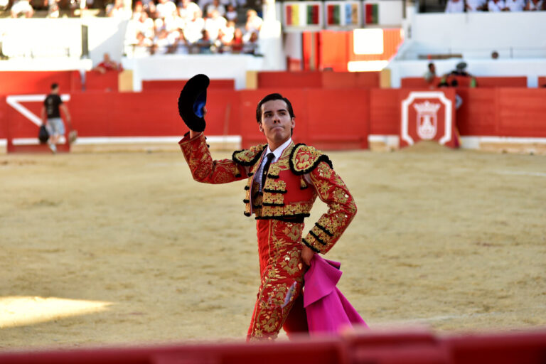 Alberto Donaire, de retour sur le ring à Peralta ; Julio Romero, deux oreilles à Pedrajas de San Esteban


