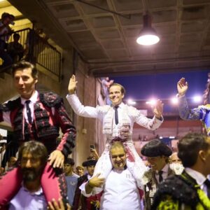 Cortés gracie à Alcalá de Henares, sur les épaules d'Urdiales et de Víctor Hernández ; Perera et Torres triomphent à Ejea