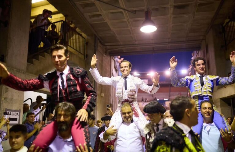 Cortés gracie à Alcalá de Henares, sur les épaules d'Urdiales et de Víctor Hernández ; Perera et Torres triomphent à Ejea


