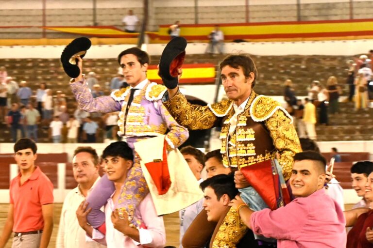 David Gil et Marcos Linares, sur les épaules de leurs compatriotes de Linares


