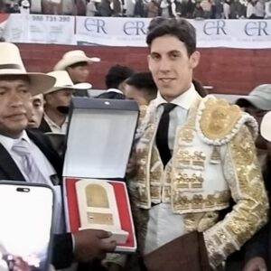 Diego García, deux oreilles et Scapulaire Doré en Sicaya