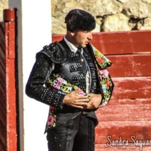 Diego Valladar, goring gainé d'environ 8-10 cm sur la cuisse gauche