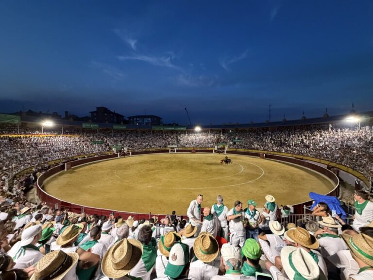 Huesca, les seules arènes qui ont vécu l'éclipse en pleine fête


