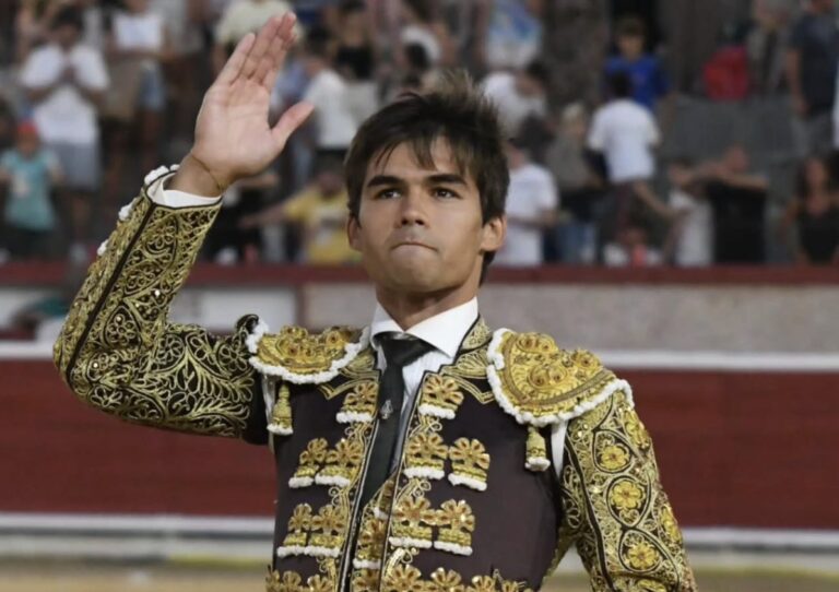 Manuel Caballero, au-dessus d'une boîte aveugle à Tarazona