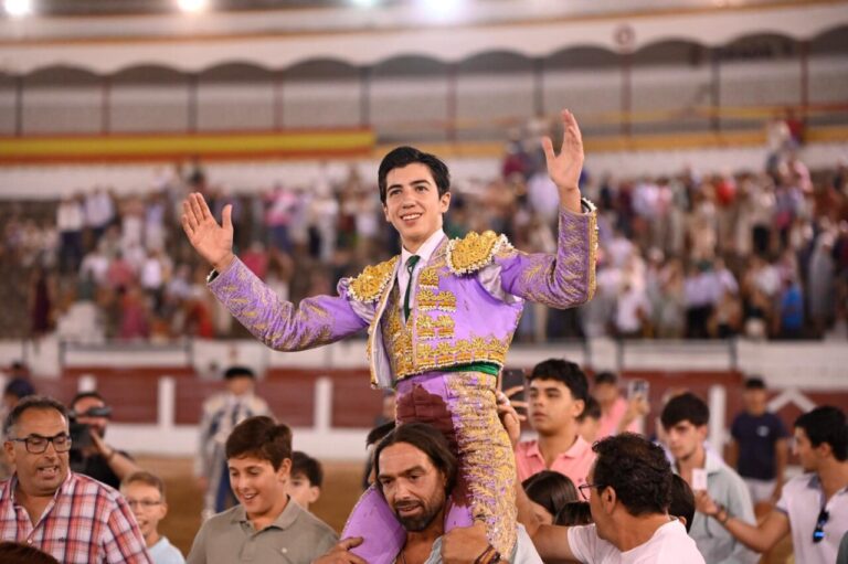 Marco Pérez et un taureau de Villamarta gracié, protagonistes de Linares


