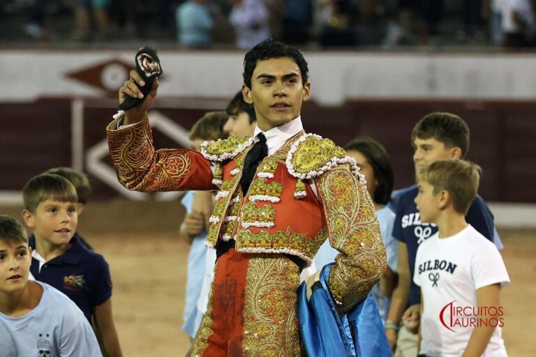 Oreille pour Ignacio Garibay à la première foire de Colmenar Viejo


