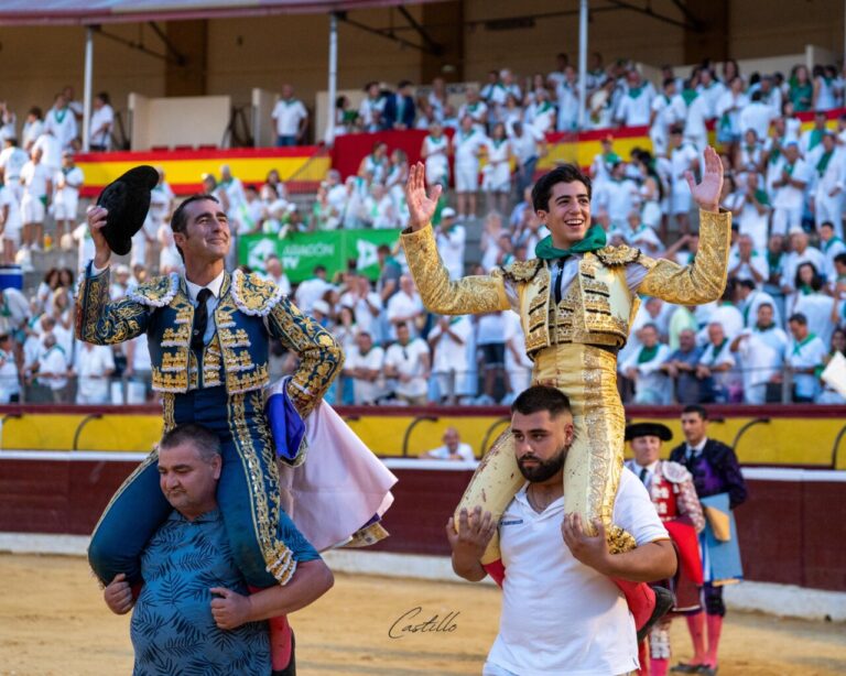 Triomphe d'El Fandi et Marco Pérez et vol de Tomás Rufo à Huesca


