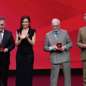 Ayuso, à Justo Algaba, Fermín et Santos : « Nous voulons reconnaître que l'art de s'habiller taurin a sa maison à Madrid »