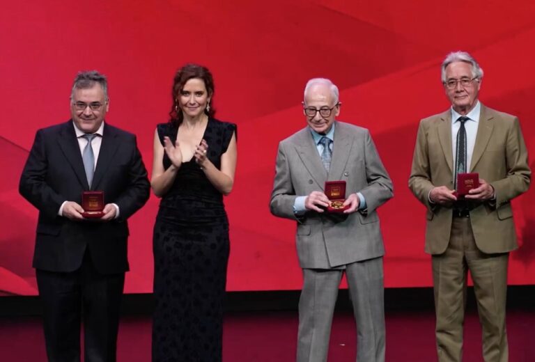Ayuso, à Justo Algaba, Fermín et Santos : « Nous voulons reconnaître que l'art de s'habiller taurin a sa maison à Madrid »


