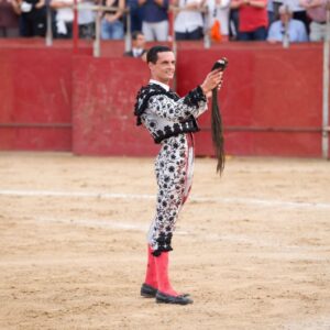 David Galván coupe une queue à Villaviciosa de Odón
