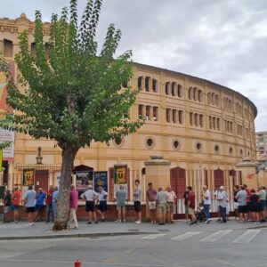 De longues files d'attente et beaucoup de désir de taureaux pour la Foire de Murcie