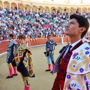 Excellent travail de Nacho Torrejón, première oreille de la Foire d'Albacete par le courageux second de Montealto