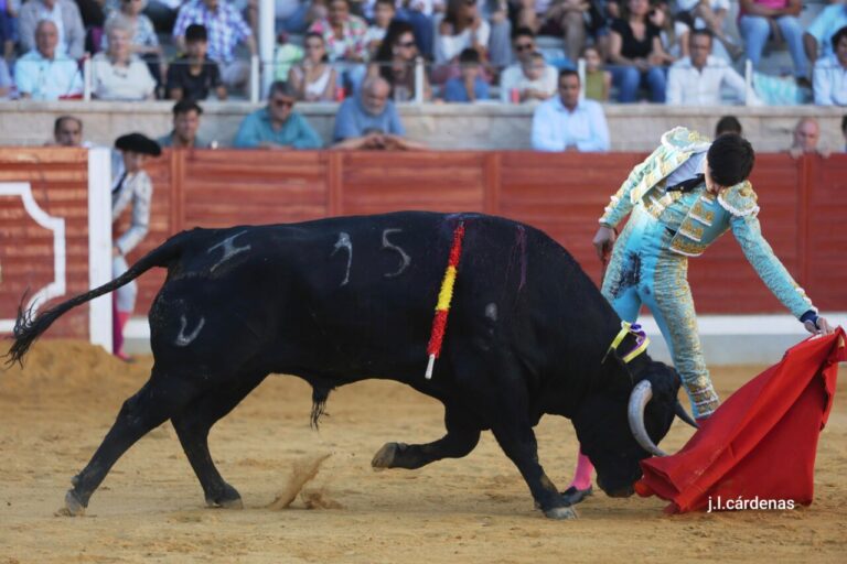 Jesús de la Calzada se distingue comme le vainqueur de l'Alfarero de Oro y Cuadri avec le meilleur bétail