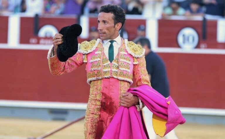 Les épées font le triomphe de David de Miranda et Víctor Hernández 


