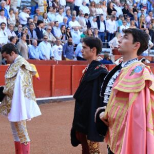 Livraison de Pedro Andrés, bouleversé par le chapeau qu'il a fabriqué pour la première fois à Salamanque