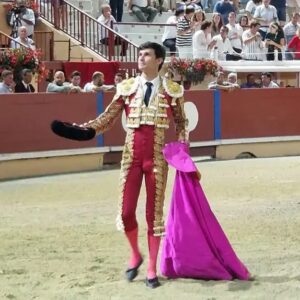 Manuel Diosleguarde se justifie à la « Corrida de las Luces » de Bayonne