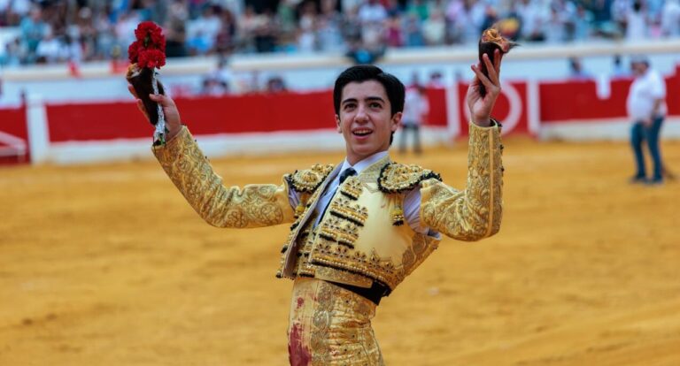 Manuel Escribano, Emilio de Justo et Marco Pérez sécurisent la grande porte à l'équateur de Melilla


