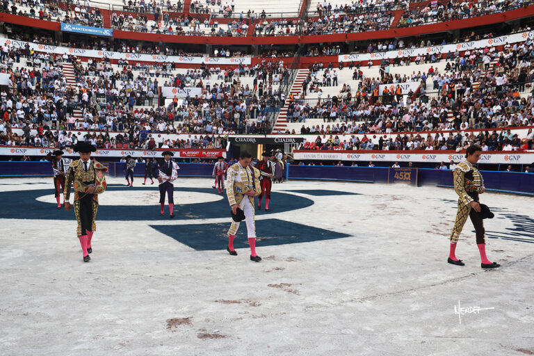 Personnages, jeunes et présence espagnole à l'automne d'Aguascalientes