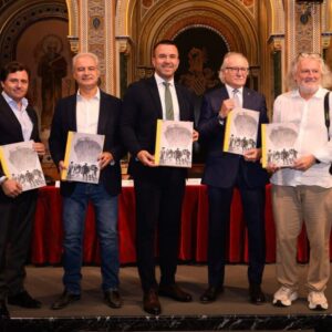 Le livre « Utiel Taurino », œuvre de Sasha Gusov, a été présenté à Valence