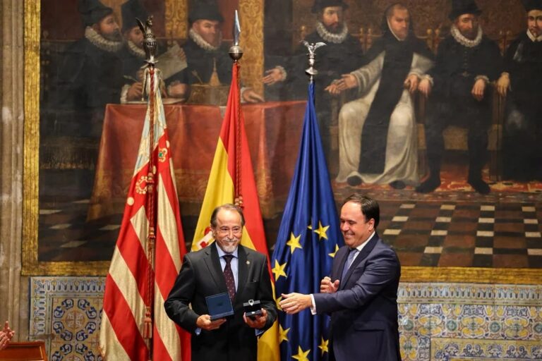 Luis Francisco Esplá reçoit la Haute Distinction de la Generalitat Valenciana


