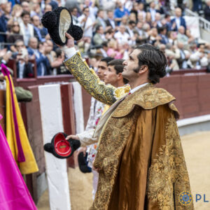 Morante sauve une cape de marche centenaire à Las Ventas