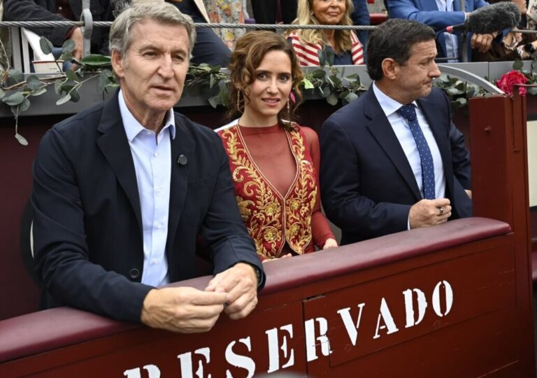Alberto Núñez Feijóo, Ayuso, Teresa Jiménez, le maire de Lima... dans la Corrida de la Hispanidad


