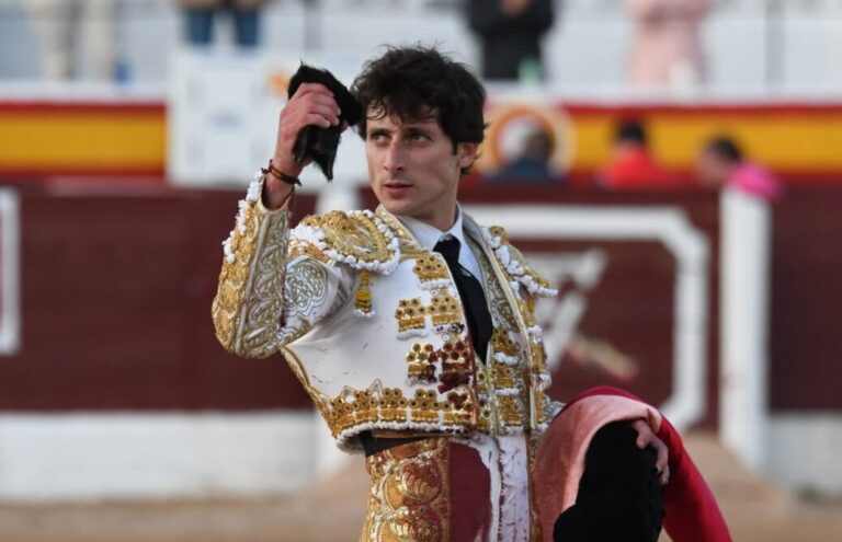 Antonio Grande change l'or contre l'argent


