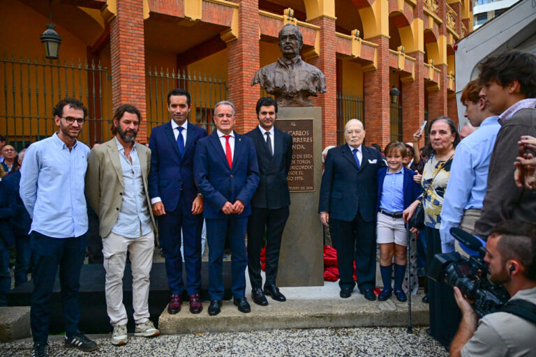 Docteur Val-Carreres, immortalisé aux portes de Mercy à Saragosse



