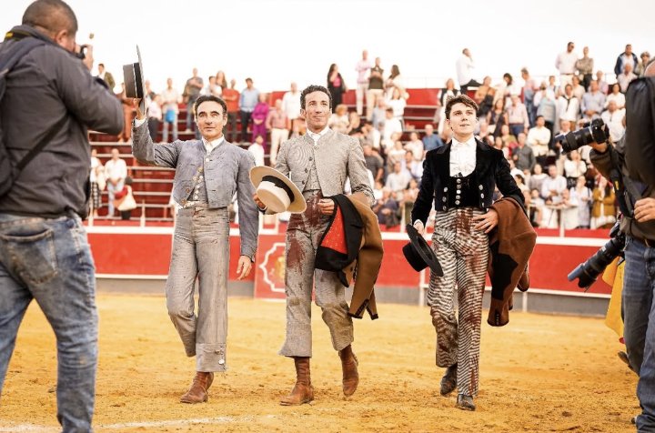 Exposition de David de Miranda avec Ponce et Guillermo Luna à Trigueros